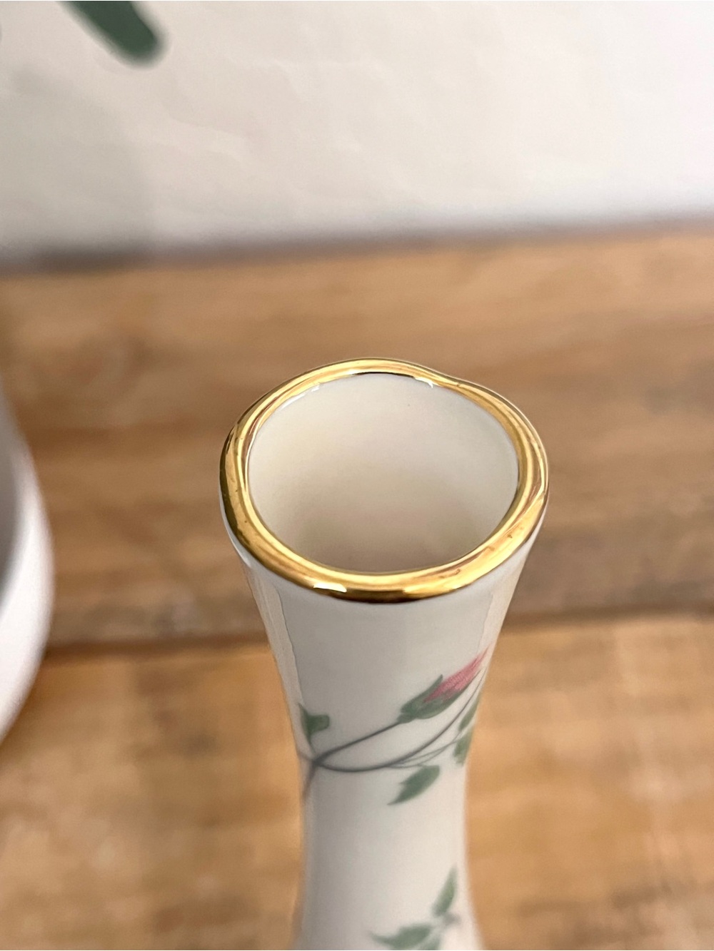 Vintage Lenox Rose Manor Fine Ivory China Bud Vase Gold Trim - Picture 3 of 5
